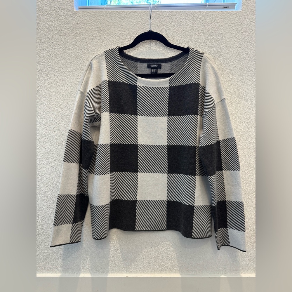 Jones & Co black and white checkered sweater XL